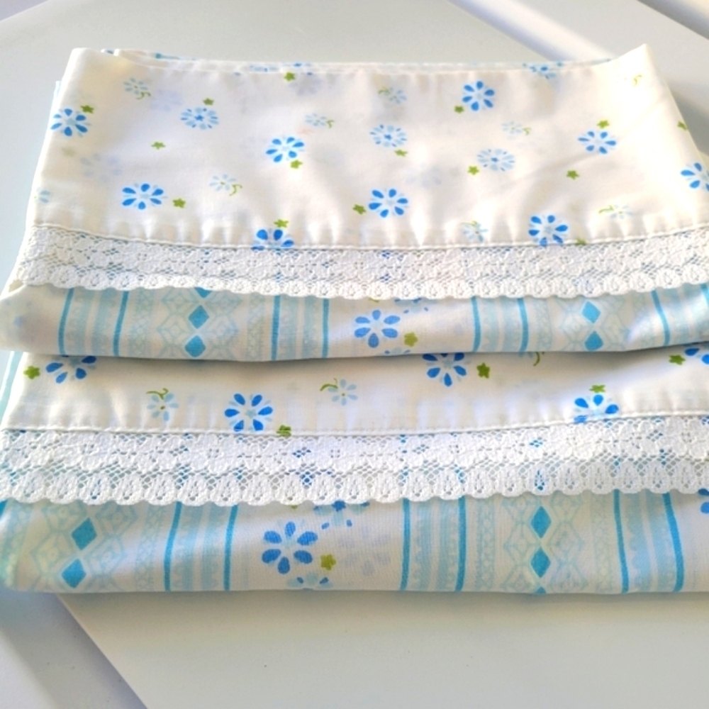 Vintage King Size Pillowcase Set (2 pieces) • Floral Print